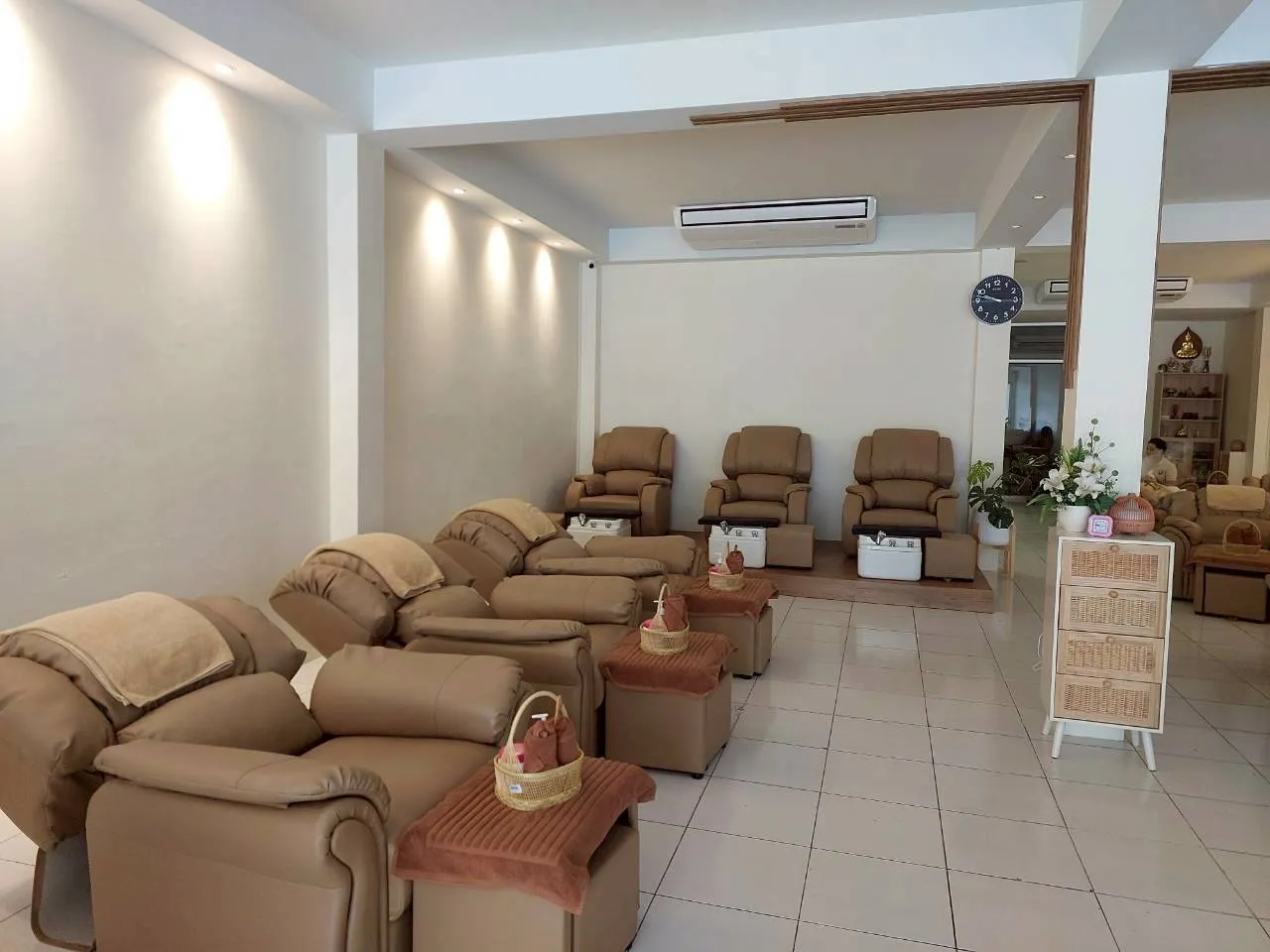 ออริจินส์ มาสสาจ · Origins Health Massage
